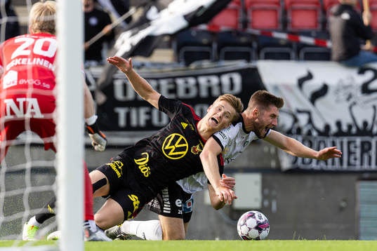 Östersunds Sebastian Karlsson Grach och Örebros Axel