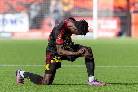 Östersunds Yannick Armel Assiedou Adjoumani jublar