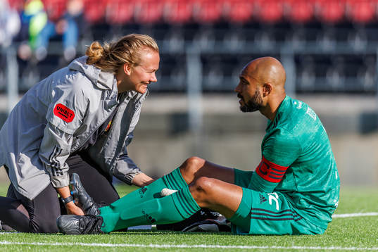 Östersunds målvakt Aly Keita  har ont