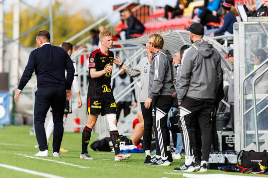 Östersunds Malcolm Stolt går av skadad