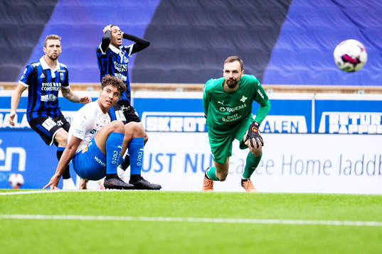 Sirius Tashreeq Matthews med ett skott i stolpen