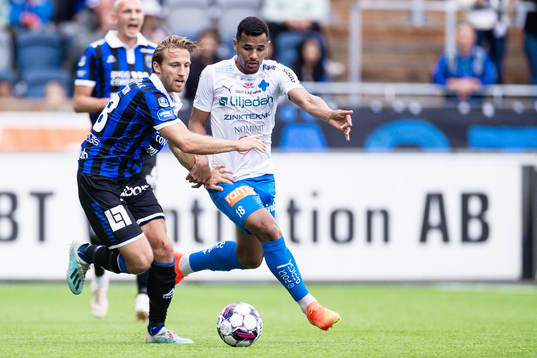 Sirius Daniel Stensson och Värnamos Wenderson Oliveira do