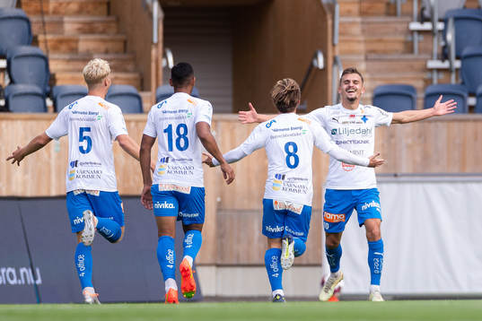 Värnamos Ajdin Zeljkovic jublar
