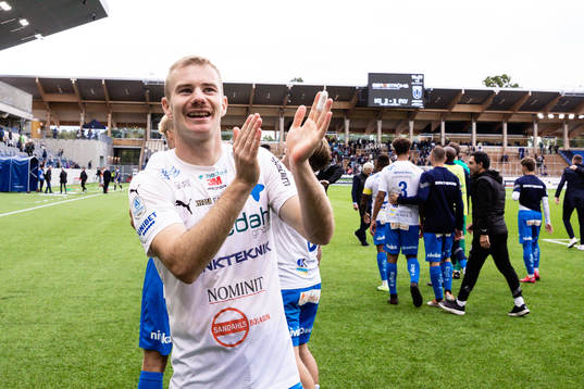 Värnamos Freddy Winsth jublar