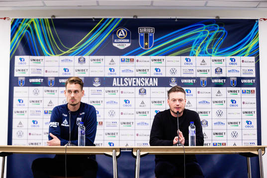 Sirius tränare Daniel Bäckström och Värnamos tränare