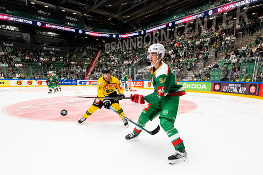 William Wallinder of Rögle and Joona Monto of Katowice