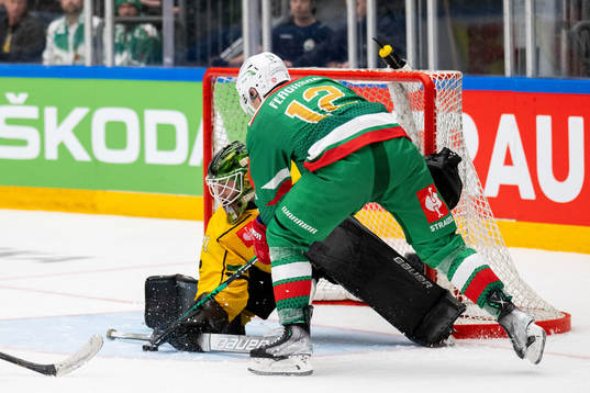 Brady Ferguson of Rögle scores the 5-1 goal against