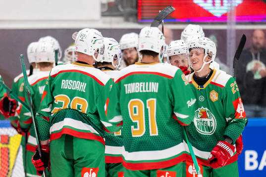 Oliver Tärnström of Rögle celebrate with teammates