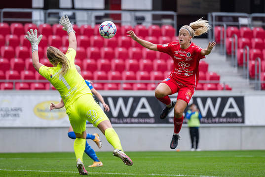 Kalmars Karina Kork och Örebros Katie Lockwood