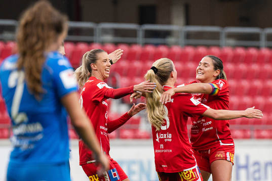 Örebros Emilia Pelgander jublar