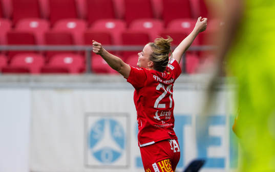 Örebros Berglind Ros Augustdottir jublar