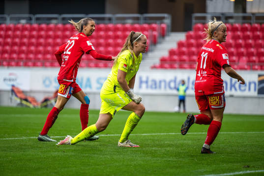 Kalmars målvakt Karina Kork deppar