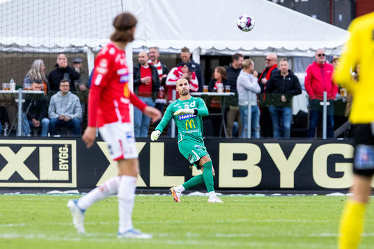 Degerfors målvakt Alfie Malik Whiteman