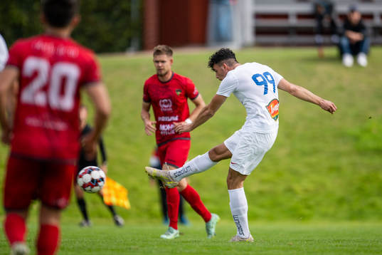 Balkans Florent Sopi skjuter