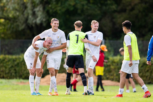 Balkans Lucas Alm och Albin Asklund jublar