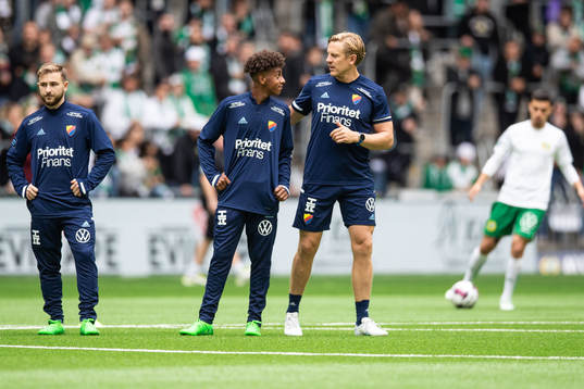 Djurgårdens Isak Alemayehu Mulugeta och fystränare Viktor