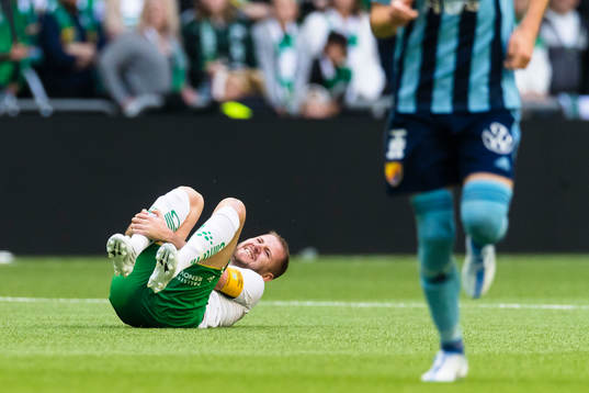 Hammarbys Darijan Bojanic har ont på konstgräset