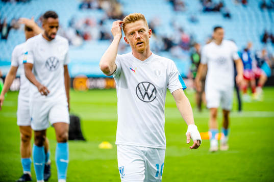 Malmö FFs Anders Christiansen värmer upp innan
