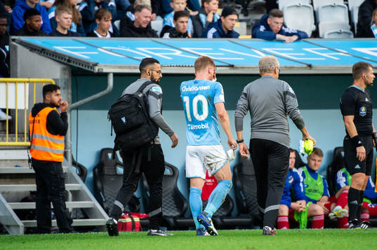 Malmö FFs Anders Christiansen byts ut skadad
