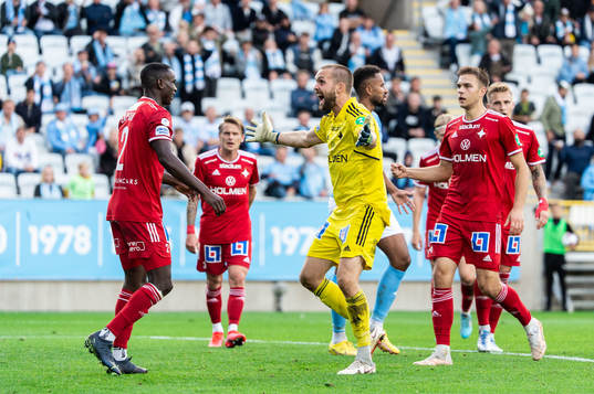 IFK Norrköpings Godswill Ekpolo Egbulu och målvakt Oscar