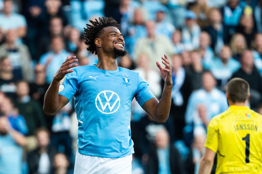 Malmö FFs Joseph Ceesay deppar