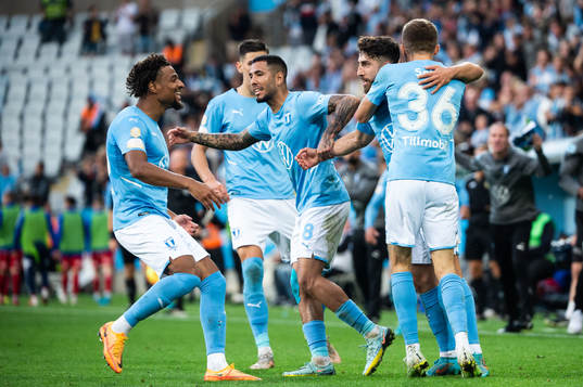 Malmö FFs Moustafa Zeidan jublar med lagkamrater