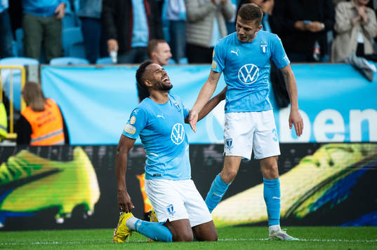 Malmö FFs Isaac Kiese Thelin och Patriot Sejdiu jublar