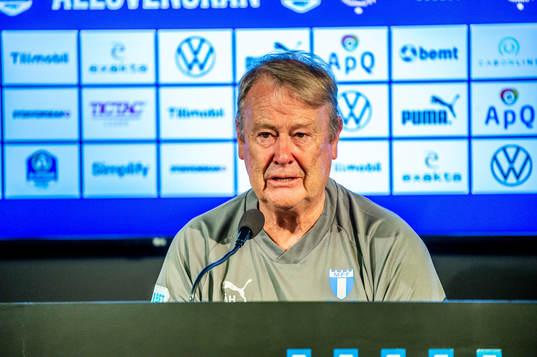 Malmö FFs tränare Åge Hareide på en presskonferens