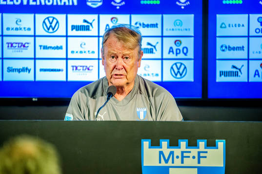 Malmö FFs tränare Åge Hareide på en presskonferens