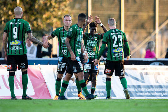 Varbergs Filipe Sisse jublar med lagkamrater