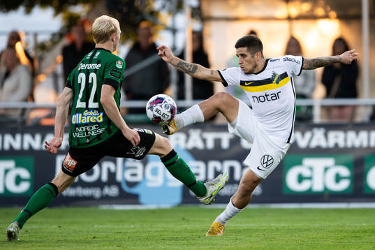 Varbergs Andre Boman och AIKs Nicolas Stefanelli