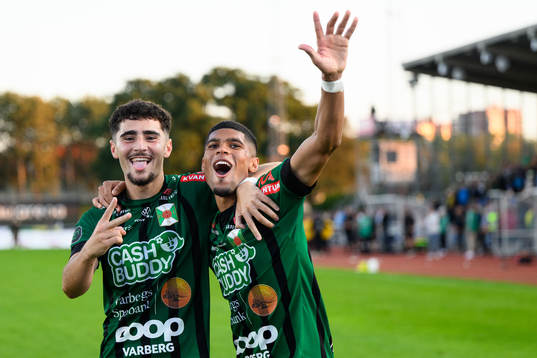 Varbergs Ismet Lushaku och Luke Le Roux jublar