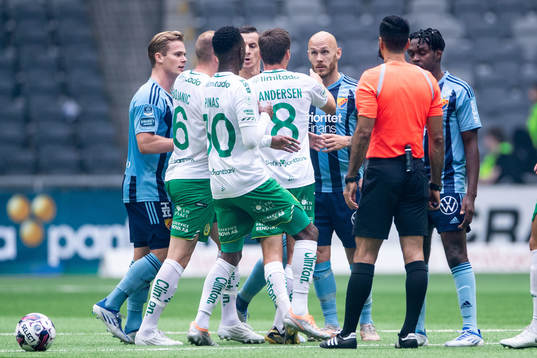Hammarbys Jeppe Andersen och Djurgårdens Magnus Eriksson