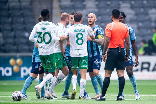 Hammarbys Jeppe Andersen och Djurgårdens Magnus Eriksson