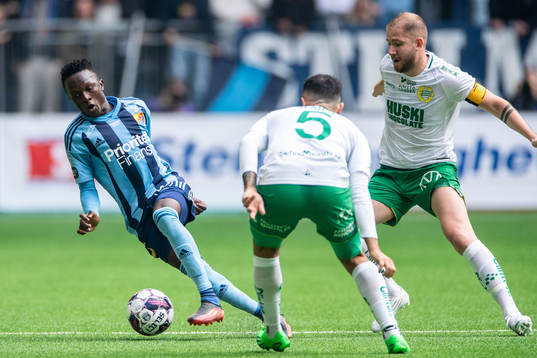 Djurgårdens Amadou Doumbouya och Hammarbys Mohanad Jeahze