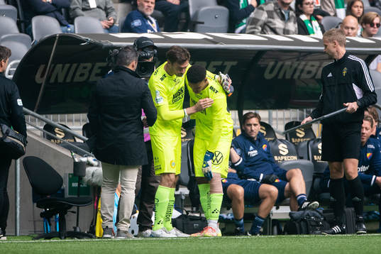 Hammarbys målvakt Davor Blazevic byts in för målvakt