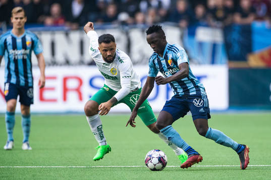 Hammarbys Mohanad Jeahze och Djurgårdens Amadou Doumbouya