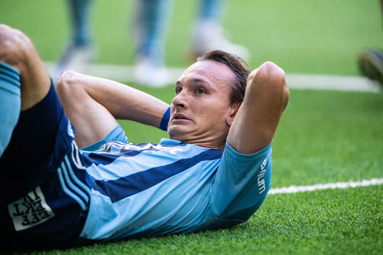 Djurgårdens Hjalmar Ekdal har ont och deppar