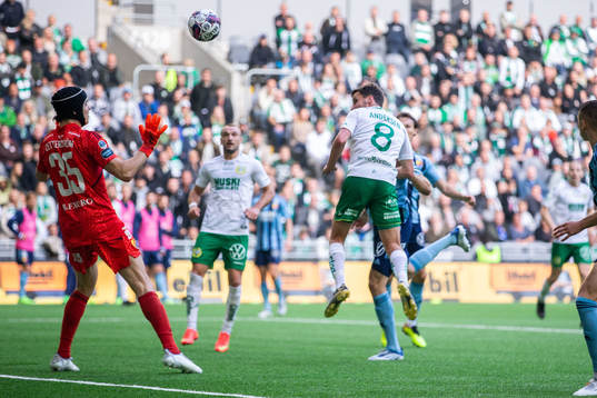 Hammarbys Jeppe Andersen och Djurgårdens målvakt Jacob