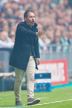 Hammarbys tränare Martí Cifuentes reagerar