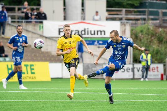Elfsborgs Alexander Bernhardsson och GIF Sundsvalls Dennis
