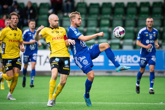 Elfsborgs Johan Larsson och GIF Sundsvalls Pontus Engblom