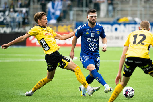 Elfsborgs Noah Söderberg och Sundsvalls Peter Makrillos