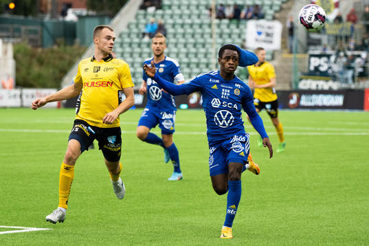 Elfsborgs Leo Väisänen och Sundsvalls Ronaldo Damus