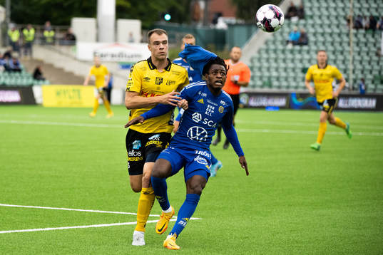 Elfsborgs Leo Väisänen och Sundsvalls Ronaldo Damus