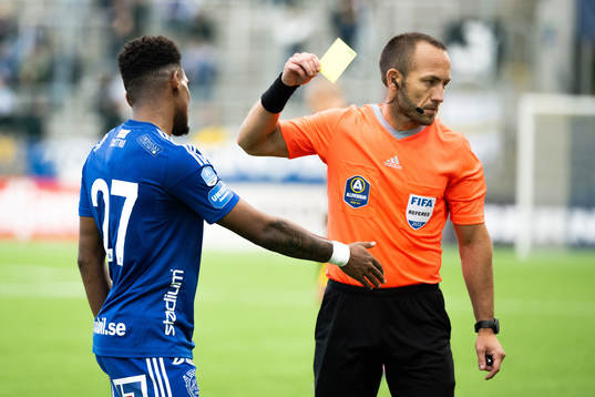 Sundsvalls Gabriel Venceslau Fernandes Castro får en