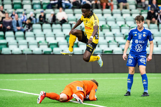 Elfsborgs Michael Baidoo och GIF Sundsvalls målvakt