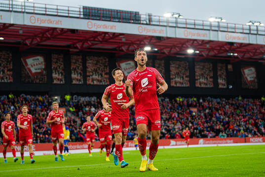 Fredrik Pallesen Knudsen of Brann celebrates