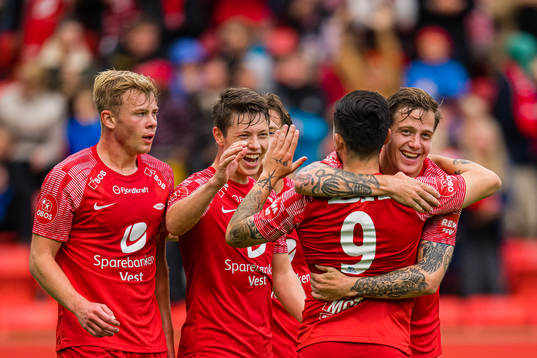 Frederik Lindbøg Børsting of Brann celebrates