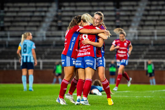 Vittsjös Jutta Rantala jublar med lagkamrater